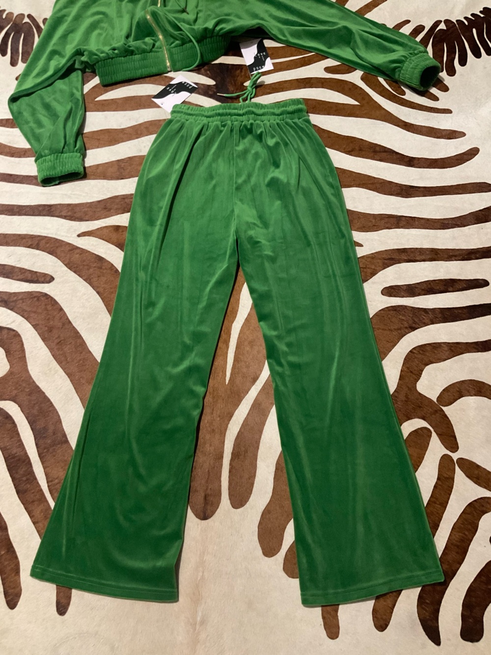 NWT Vibrant Green Velour Track Suit Cropped Jacket Wide Leg Pants Size Small - Picture 6 of 12